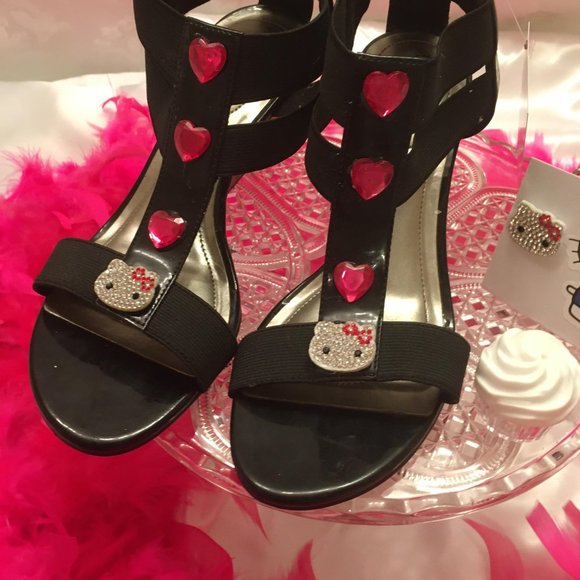 ADORABLE sandals and matching earings with hello kitty and crystal details! - Picture 3 of 11